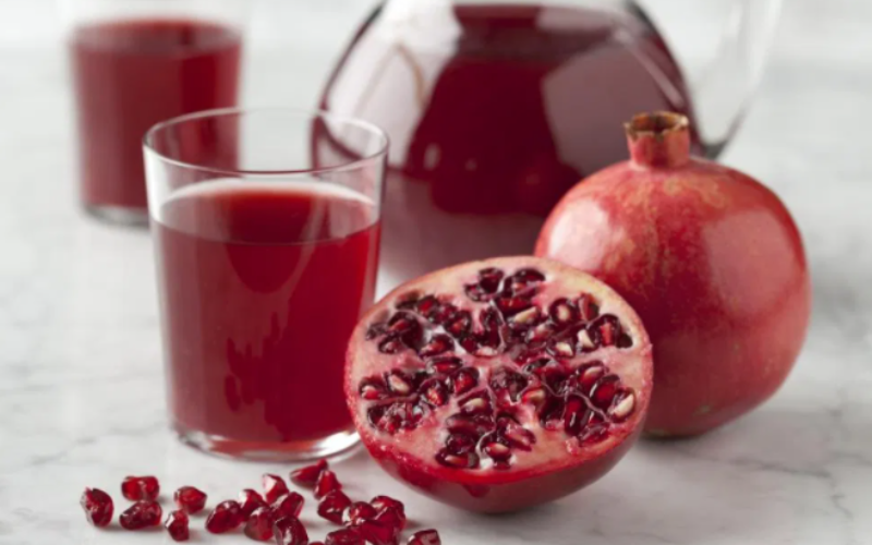 15 benefici per la salute grazie al succo di melograno